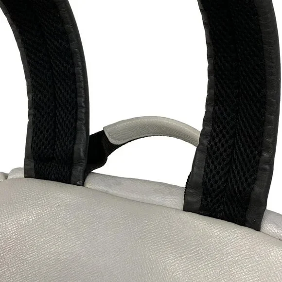 LOUIS VUITTON Discovery Backpack Bronze/Optic White Taigarama - Picture 3 of 15